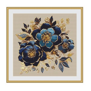 Peut inclure: Une broderie au point de croix encadrée représentant un bouquet de fleurs bleues et dorées. Les fleurs sont disposées en grappe avec des feuilles et des tiges. Le fond est beige clair.