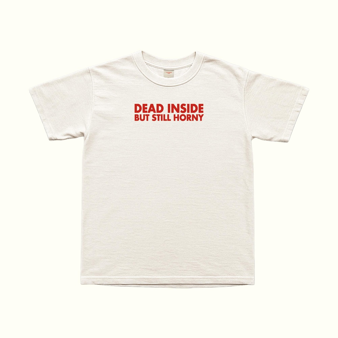 デッド・インサイド・スティル・ホーニーTシャツ - Etsy 日本