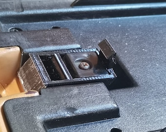 Cherokee XJ (84-96) Center Console Latch