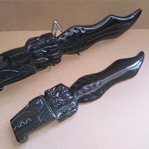Espada con empuñadura de obsidiana Quetzalcoatl