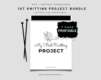 Può includere: Un pacchetto di progetti di maglia stampabile con un'illustrazione in bianco e nero di filato e ferri da maglia. Il testo "My First Knitting Project" è scritto in corsivo. Il testo "7 Page Printable" è scritto in blu su uno sfondo nero.