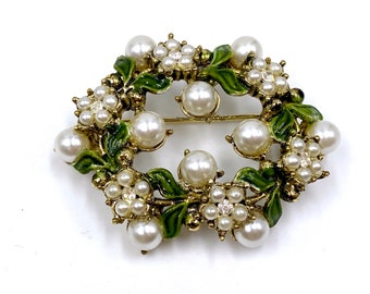 Vintage Flower Wreath Brooch Faux Pearls Green Enamel Leaves Gold Tone Setting / Vintage Costume Jewelry