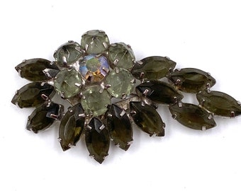 Vintage Flower Design Brooch Light and Dark Gray Rhinestones Silver Tone / Vintage Costume Jewelry