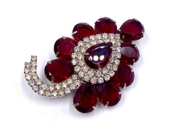 Vintage Leaf Brooch Red and Clear Rhinestones Silver Tone Setting / Vintage Costume Jewelry