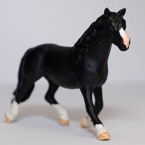 ooak custom schleich horse repaint to a black horse with minimal white markings