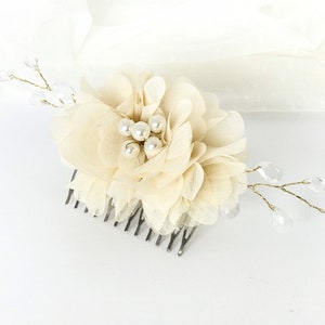 Flower Comb, Cream flower Comb, Wedding Comb, Hair Comb, Bridal Comb, Bridesmaid, Mother of the Bride, Fabric flower Comb, Hair Combs.