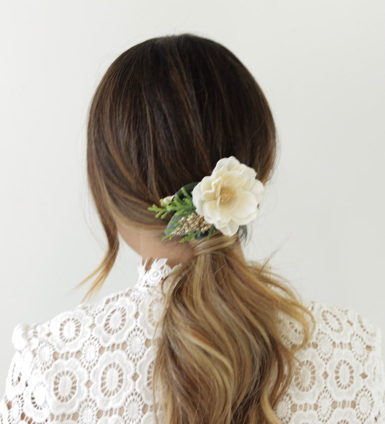 Modern Wedding Prom Bridesmaid Wedding Ivory and Gold Hair Comb Holiday Comb Bride Bride/'s Mother Floral comb Flower girl