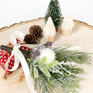 MISTLETOE, Faux Mistletoe, pine cone, Christmas Mistletoe, Christmas Decor, HOLIDAY Decor, Hanging Mistletoe, Socking Stuffer, Wedding