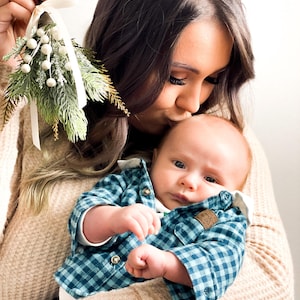 MISTLETOE, Photoshoot, CHRISTMAS, Christmas Décor, Holiday Décor, Hanging Mistletoe, Kiss me Under the Mistletoe, Faux, Wedding