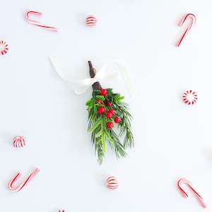 MISTLETOE, Red, Faux Mistletoe, CHRISTMAS Mistletoe, Christmas Decor, Holiday Decor, Hanging Mistletoe, Winter photo prop, Holiday Wedding