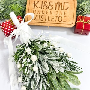 MISTLETOE with White Ribbon and White Berries, Wedding, CHRISTMAS, Christmas décor, Holiday Décor, Hanging Mistletoe, Faux Mistletoe,