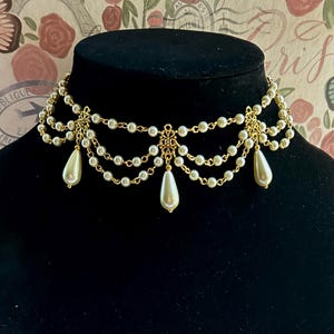 Pearl choker necklace, 3 layer pearl necklace, Scalloped pearl necklace, Victorian style necklace, Handlooped pearl necklace, Pearl necklace