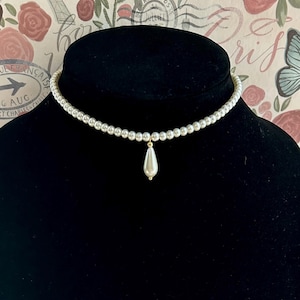 Pearl Choker with teardrop pendant, 1 strand Pearl choker, Custom made choker, Pearl choker with pendant, Single strand Pearl choker, Choker