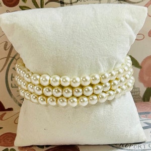 3 strand Pearl bracelet, Pearl bracelet, 3 layer pearl bracelet, Layered pearl bracelet, Glass pearl bracelet, Vintage style pearl bracelet