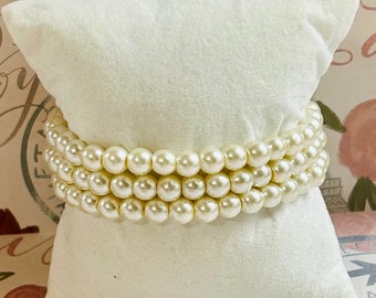3 strand Pearl bracelet, Pearl bracelet, 3 layer pearl bracelet, Layered pearl bracelet, Glass pearl bracelet, Vintage style pearl bracelet