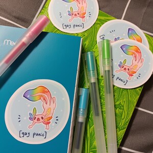 panique gay !! | Autocollant en vinyle Fierté