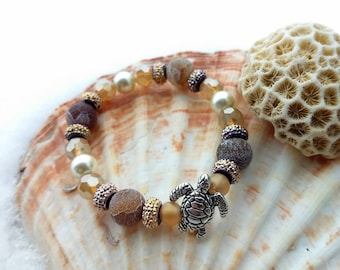 BEACHED SEA TURTLE bracelet stretchy, sea turtle pearl bracelet,glass beaded bracelet, sea turtle charm bracelet, Valentines gift for her