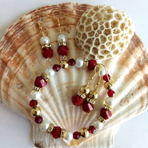 Pendientes rojos y dorados, pendientes temáticos DE BELLE, belleza y bestia, pendientes rojos de rosa y oro, pendientes de color rojo profundo y oro, regalo del día de la madre
