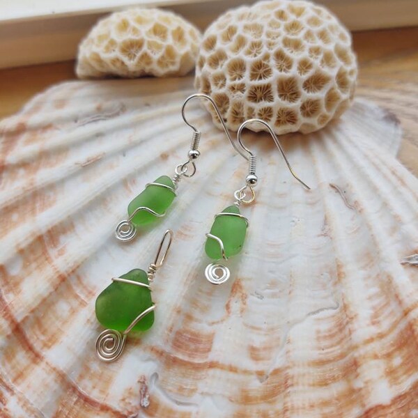 Green sea glass jewerly set, sea glass set, mermaid jewelry, green sea glass pendant, sterling silver jewelry set