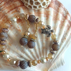 Brown pearl earrings, brown and gold earrings, brown cracked glass bead earrings, gold and pearl earrings, mother&#39;s day gift for her