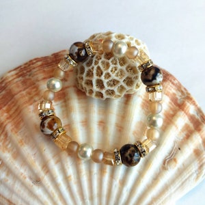 Brown marbled glass bracelet stretchy, off white pearl bracelet, glass beaded bracelet, brown and gold bracelet, Valentines gift for her