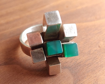 Vintage Kaunis Koru Oy Silver and green agate ring - Denmark silver - MCM jewelry - Finland silver ring - Finnish modernist ring - Abstract