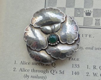 Broche vintage de crisoprasa de plata de Georg Jensen n.º 113 / Dinamarca Plata / Plata esterlina / Broche modernista floral / Broche de coral de Dinamarca