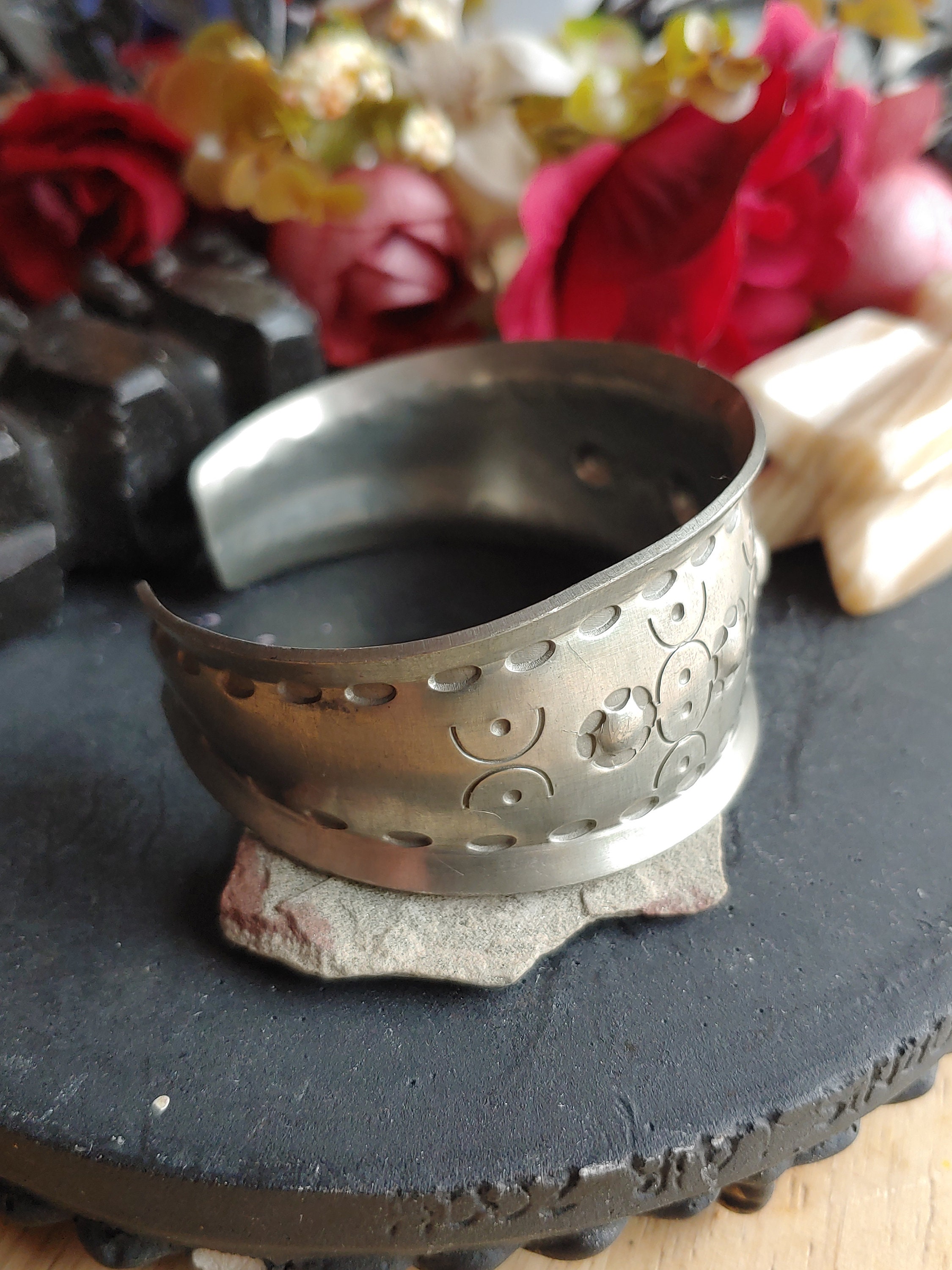 Bracelet Manchette Vintage En étain Signé Jorgen Jensen - Fabriqué à La Main Au Danemark - Modèle 225