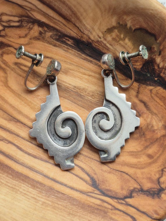 Vintage Taxco Bernice Goodspeed geometric tribal screw back earrings | Taxco Silver