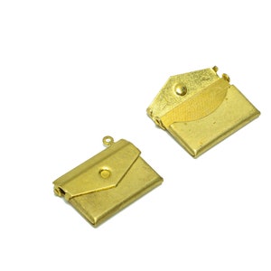 Brass Envelope Locket Charms - Raw Brass Clutch Bag Locket Charms - Antique Vintage Looking Locket - 21.75x17.92x3.38mm - PP8924
