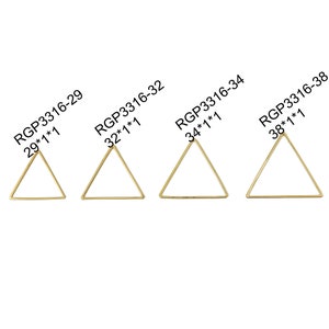 May include: Five gold triangle jump rings in different sizes. The rings are labeled with their size in millimeters and the number of rings in the package. The sizes are 29mm, 32mm, 34mm, 38mm, and 45mm.