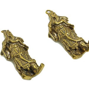 Encanto de persona de latón - Encantos de pendientes generales de latón crudo - Figura de guerrero chino - Colgante de aspecto antiguo- 39.63x15.42x10.91mm-PP8748