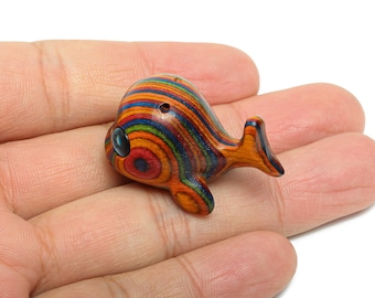Regenbogen Holz Wal Schlüsselanhänger Figur - Bunter handgefertigter hölzerner Meeresanhänger - geschnitzter Holzanhänger - Bastelbedarf Perle - 35x22x22mm-BB1350