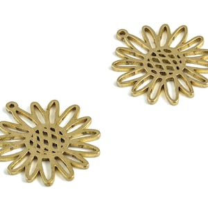 Brass Sunflower Charms - Raw Brass Sunflower Pendant - Sunflower Earring Charm - DIY Jewelry Making Supplies - 16.97x15.23x0.82mm - PP4006