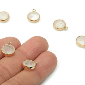 Runda berlocker i klar kvarts – hänge i guldpläterad mässing, smycken i ädelsten (14x10,9x5,3 mm) NS1553A