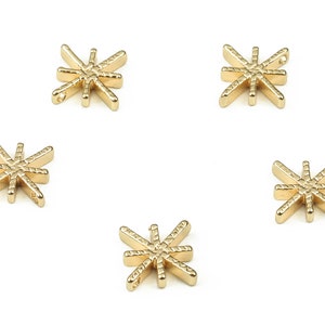 Amuletos de pendientes de estrellas de bronce - Colgante estrella de oro - Latón chapado en oro real de 18K - Suministros de fabricación de joyas - 10.22x9.61x1.87mm - RGP3852