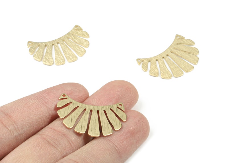 PP3350 Raw Brass Sun Pendant Jewelry Supplies Textures Brass Connector Brass Sun Charm For Necklace 30.13x21.56x0.85mm