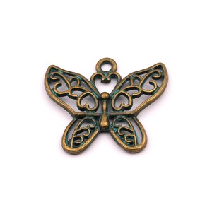 Faux Pendentif Patine - En forme de papillon - Charmes en alliage - Collier de tonalité en bronze antique - Perles en alliage de zinc - Fournitures de bijoux - 25x28mm ZZ1104