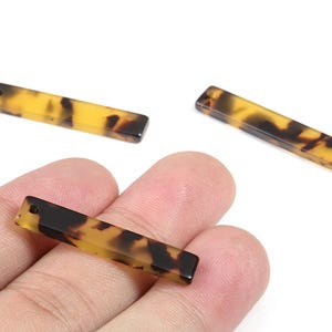 Acetat Stick & Bar Charms - Sköldpaddsskalörhängen - Stickörhängen och hängen - Smyckestillbehör - Färgkod: A02 - 34 x 7 mm - AC1026F