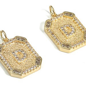 Brass Square Letter D Pendiente Encanto Con Zircones - Inicial D Oro Cuadrado Colgante - 18k Oro Real Chapado Latón - 22.89x13.97x2.7mm - RGP3135D