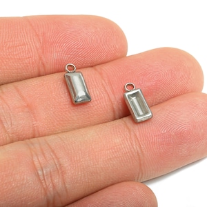 Charm rectangular de acero inoxidable - Mini charm geométrico de acero sencillo para pulsera - Detalle minimalista de joyería metálica - 11,8 x 4,9 x 2,8 mm - SS2568