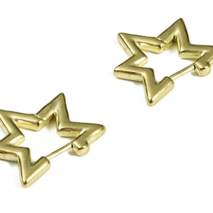 Brass Star Huggie Earring – Fun Star Earrings – Star Earrings Huggie – Dainty Star Hoops - Jewelry Supplies - 17.95×16.28×2.38mm - PP4128