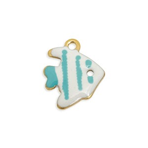Dije de pez esmaltado con dibujos animados - Colgante de vida marina colorida - Joyería oceánica original - Joyería caprichosa - 11 x 9 x 1,71 mm - SS2810