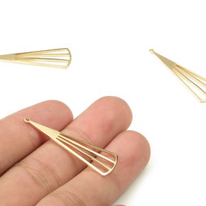 Örhängen i mässing med triangel - Guldtriangulärt hänge - 18K äkta guldpläterad mässing - Smyckestillverkningstillbehör - 38,7x12,62x1,02 mm - RGP3576