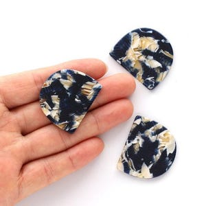 6 colgantes de acetato acrílico para pendientes con un agujero - Colgante en forma de D - Colgante de acetato con forma de carey - Código de color: A27 - 29,5 x 34,3 x 2,48 mm - AC1094K