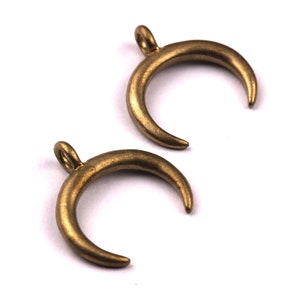 Crescent Shaped Earring Charms - Raw Brass Earring - Horn Earring Charms - Earring Findings - Jewelry Supplies - 18x17mm - PP1075