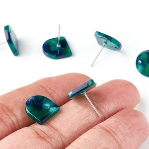 Poste de pendiente de acetato acrílico - Pendientes de botón con forma de carey - Pendientes en forma de D - Código de color: A13 - 11,7 x 11,5 x 2,5 mm - AC1560-A13