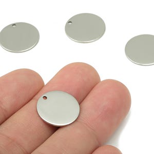 Piezas en blanco para estampar - Dijes redondos de acero inoxidable 316 - Colgante circular de acero inoxidable 316 - Suministros para joyería - 15,9 x 15,9 x 0,84 mm - SS1379-16 imagen 1