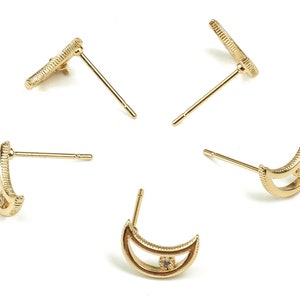 Messing Crescent Earring Post Met Zirkoon - Gold Moon Earring Stud - 18K Real Gold Plated Brass - Rvs Stud - 10x7x1.5mm - RGP3710