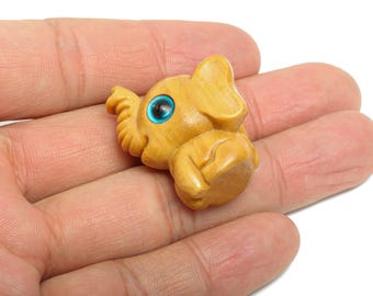 Sandelholz Elefant Schlüsselanhänger Figur - Handgefertigter Holz Tier Anhänger - Geschnitzte Holzanhänger - Bastelbedarf Perle - 32.2x26.54 x 17 mm - BB1389